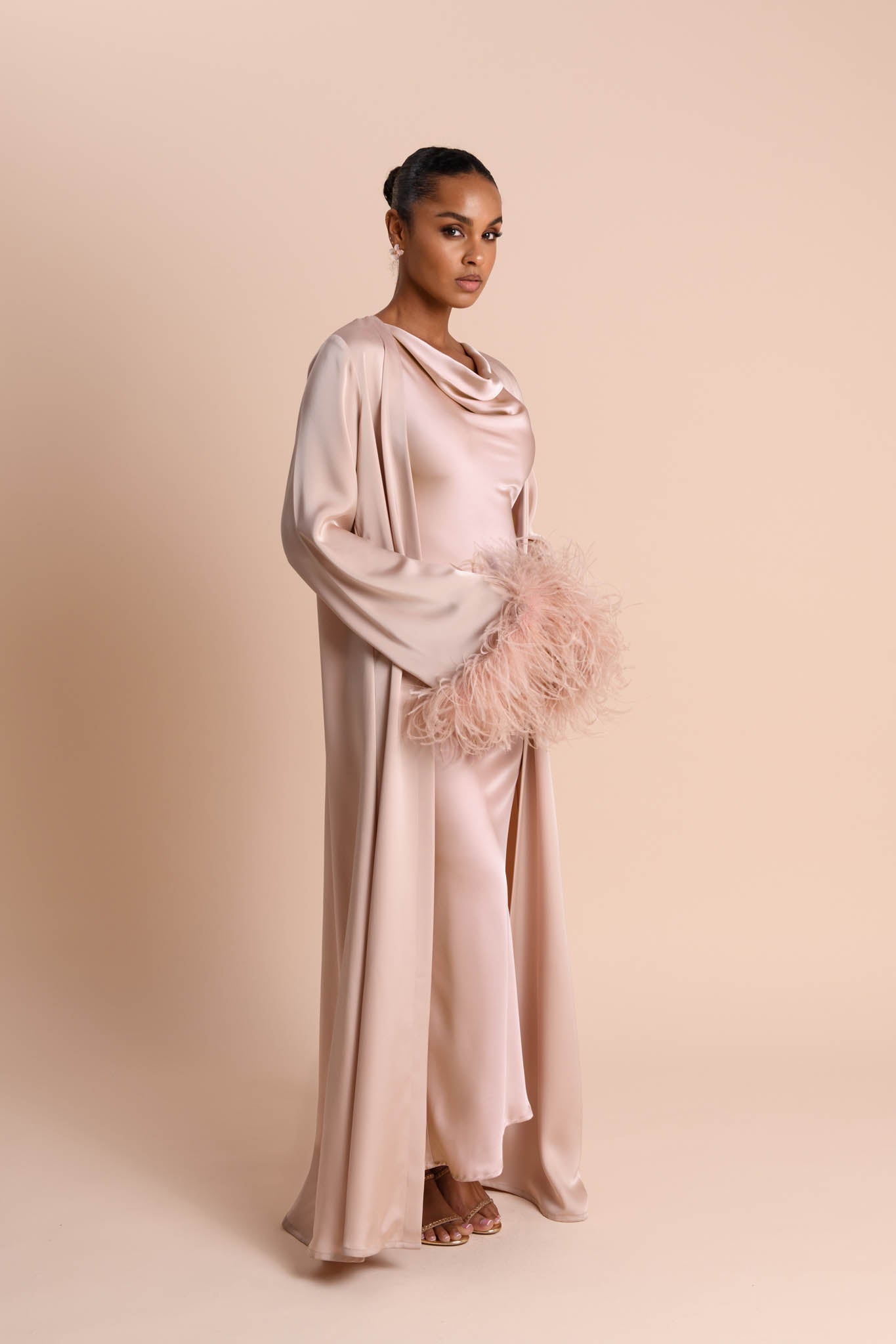 FEATHER SLEEVE ABAYA - DUSTY PINK Lama Studios FEATHER SLEEVE ABAYA - DUSTY PINK Lama Studios